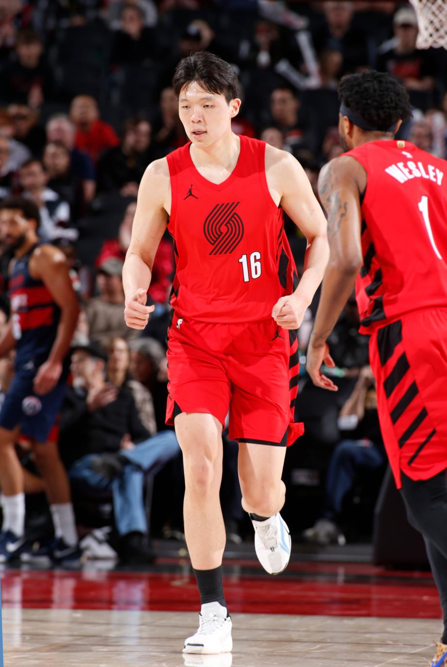 博鱼-杨瀚森6分4篮板阿夫迪亚20+7 开拓者轻取奇才